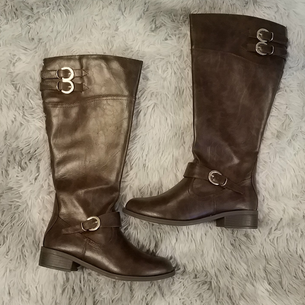 Brown zip up boots